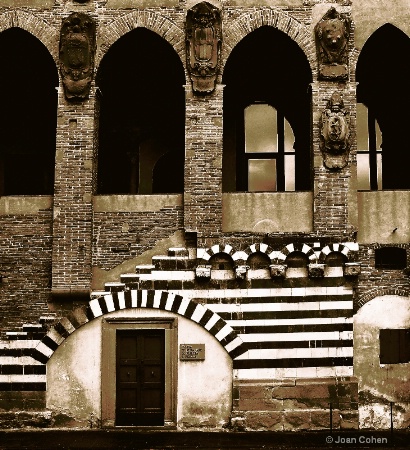 Striped Tuscan Wall Tritone