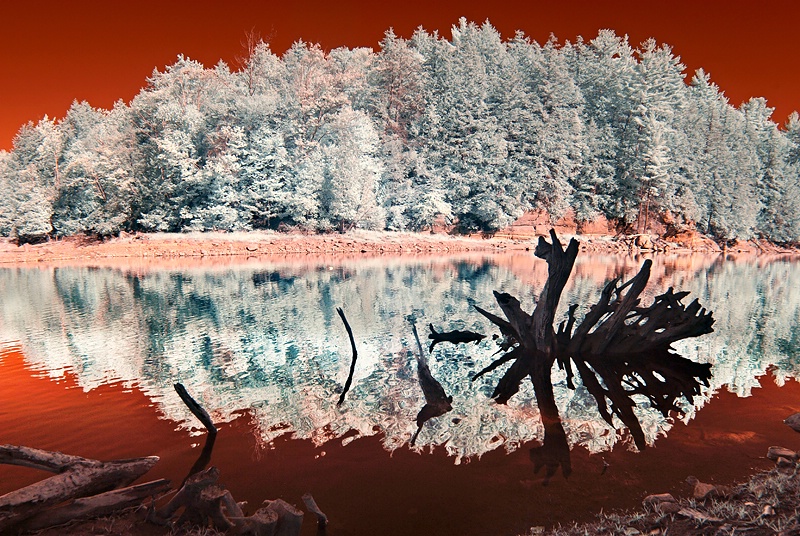 Lake of Fire & Ice (IR) - ID: 11627024 © Eric Highfield
