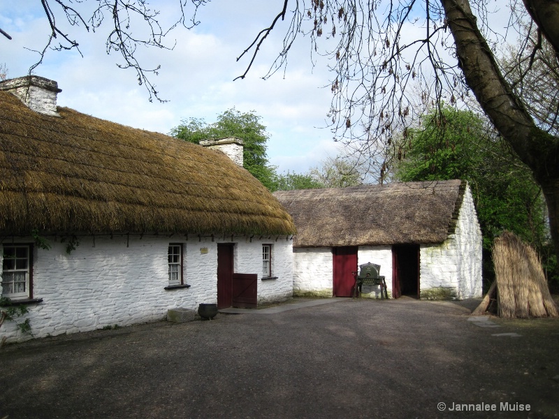 Cottage in Folk Walk - ID: 11652570 © Jannalee Muise