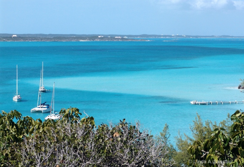 Exuma Harbor , Bahamas