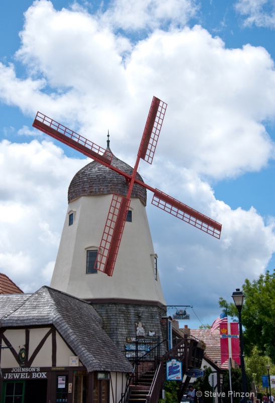 Solvang Windmill - ID: 11764377 © Steve Pinzon