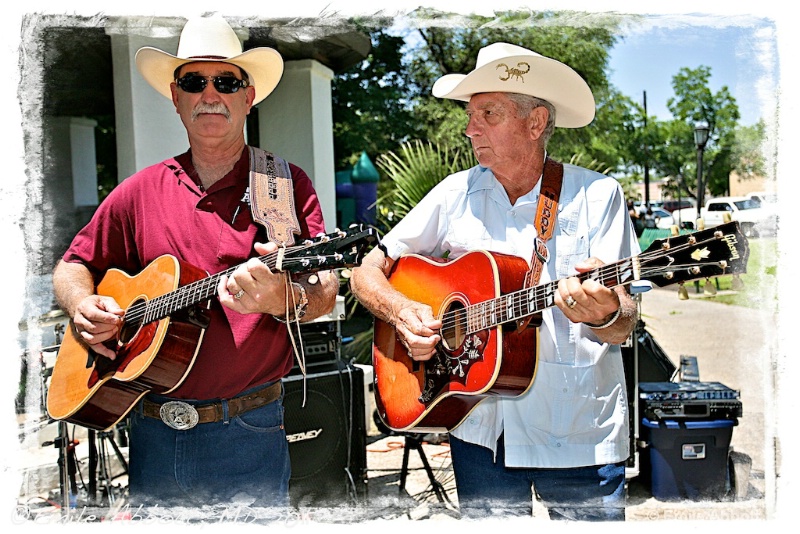 John Campbell & Huddy Hudson of Borderline Singers - ID: 11795621 © Emile Abbott