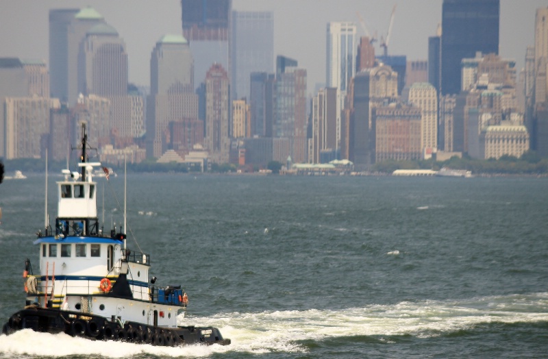  Manhattan Harbour tug - ID: 12018137 © ashley nicholas