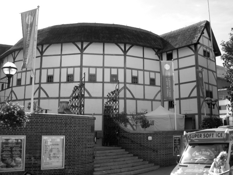 The Globe Theatre img 1624b w - ID: 12029558 © al armiger