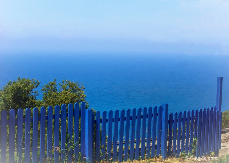 The Blue Fence - ID: 12074804 © Olga Zamora