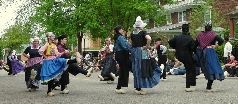 Dutch Klompen Dancing