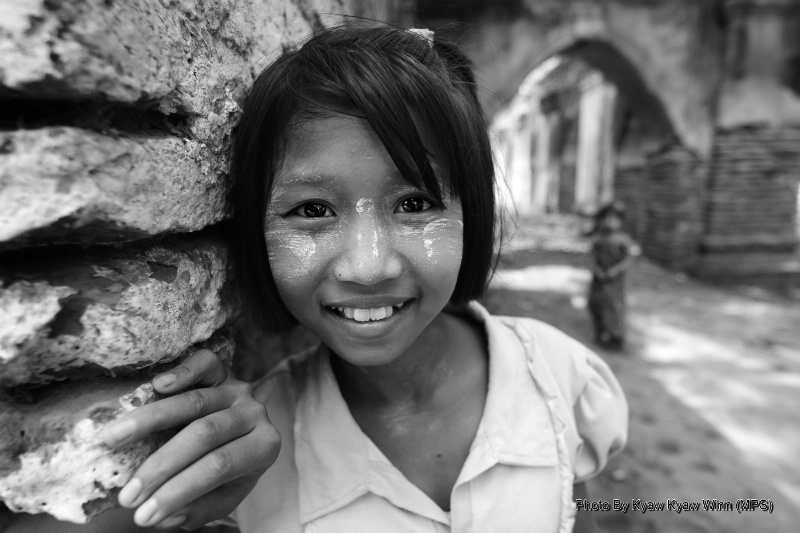 Look - ID: 12098570 © Kyaw Kyaw Winn
