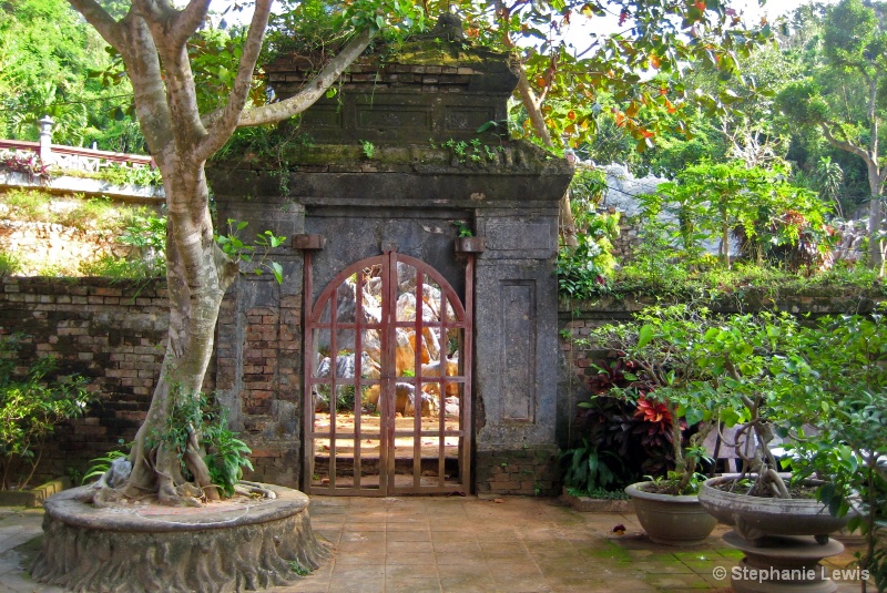 Buddhist Temple Garden Gate, Marble Mountain