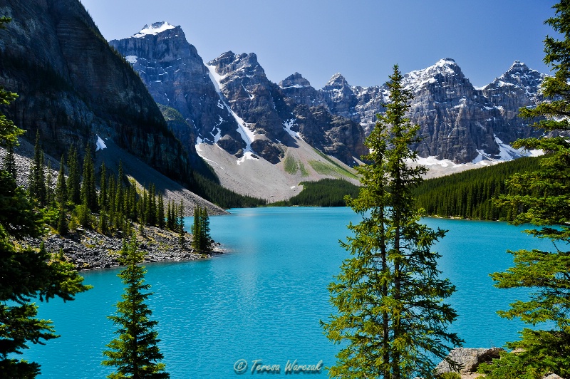 classic view over Moraine Lake