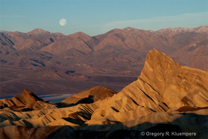 Death Valley Zabriskie Point Moonset 0525