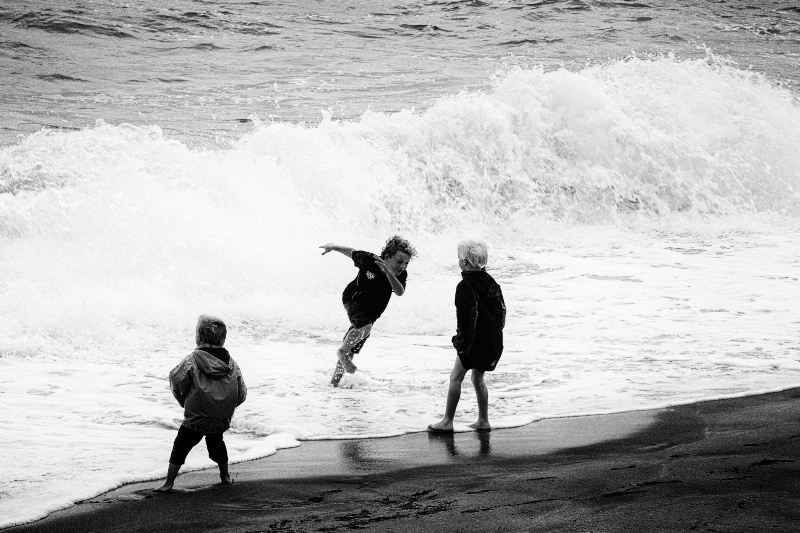 Surf Kids - ID: 12293104 © Stanley Singer