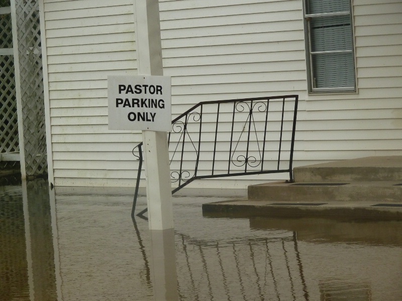 Pastor's parking (flood)