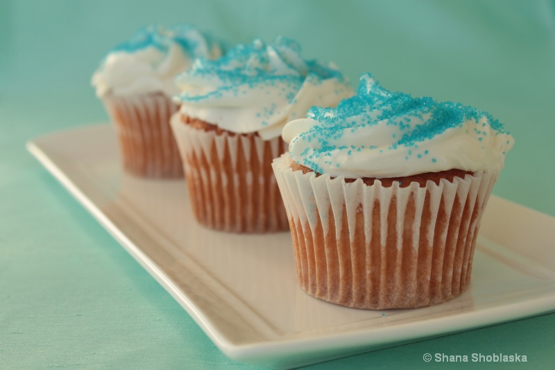 trio-of-bluetopped-cakes