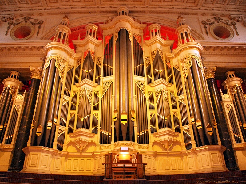 * Sydney Town Hall *<p>