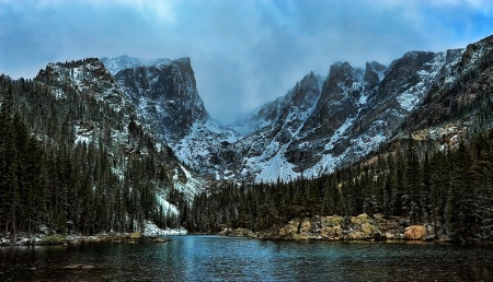 Snow arrives at Hallet Peak 