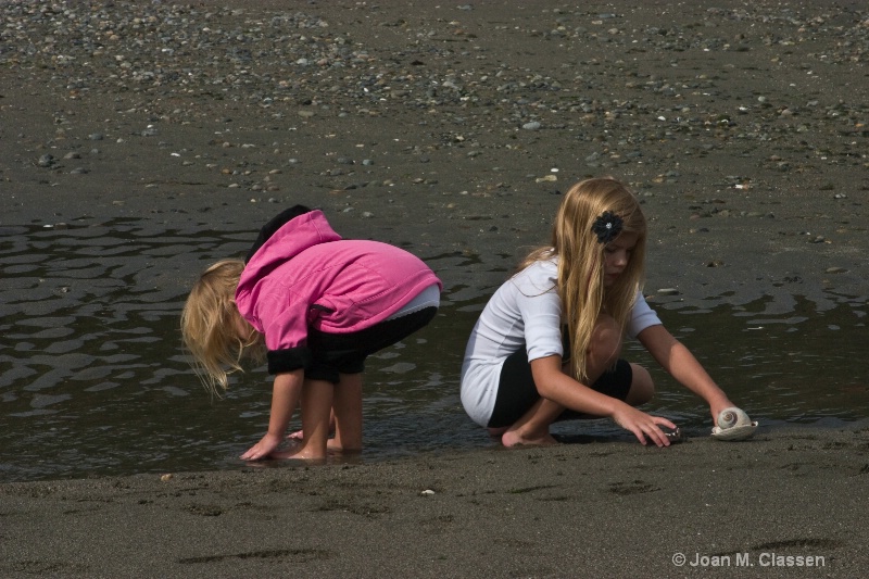 Shelling Sisters