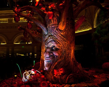Animated Spooky Tree