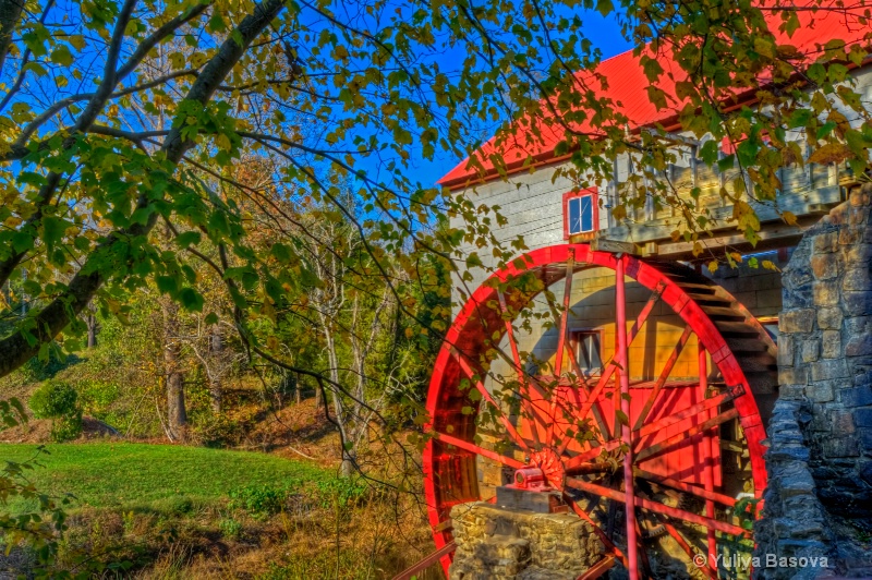 Autumn Time at the Old Mill of Guilford - ID: 12451413 © Yulia Basova