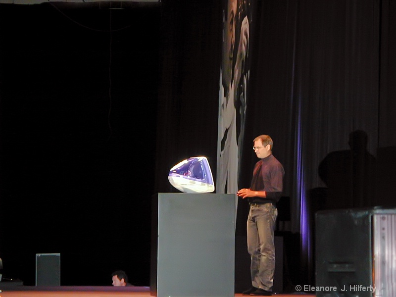 Steve Jobs intruces the new iMac line