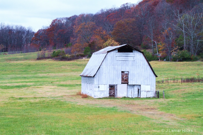 Old hay barn - ID: 12546335 © J.Lamar Hicks