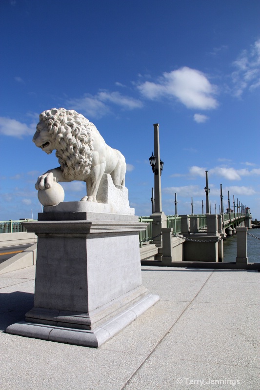 Lion At The Bridge - ID: 12551894 © Terry Jennings