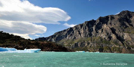 Green waters,  Lago argentino, Argentina