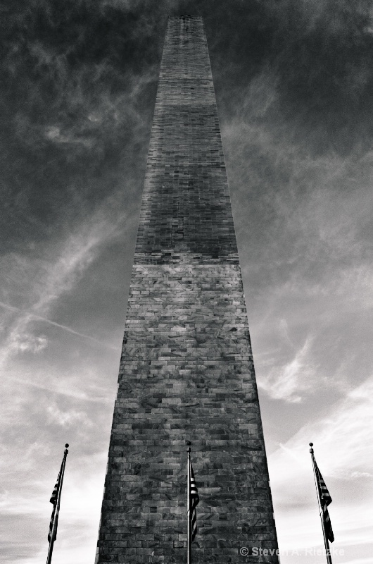 Converging Diagonals: Washington Monument