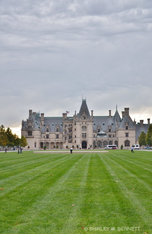 LONG VIEW OF FRONT OF BILTMORE - ID: 12655305 © SHIRLEY MARGUERITE W. BENNETT