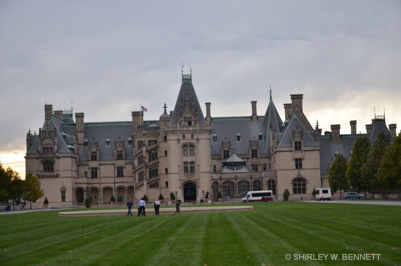 FRONT VIEW OF BILTMORE HOUSE, ASHEVILLE, NC - ID: 12655307 © SHIRLEY MARGUERITE W. BENNETT