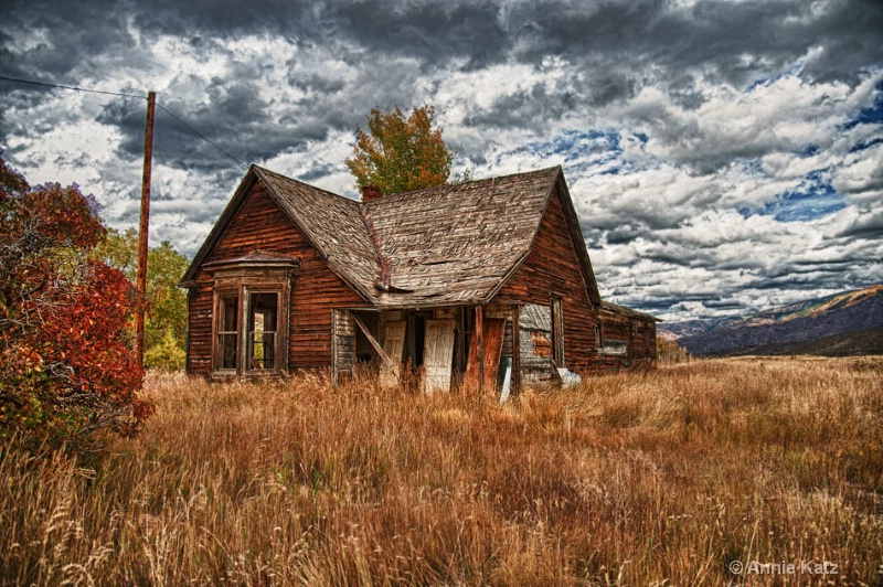 old aspen shack - ID: 12666233 © Annie Katz