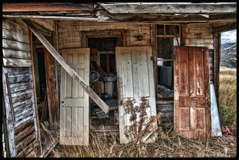old doors - ID: 12666234 © Annie Katz