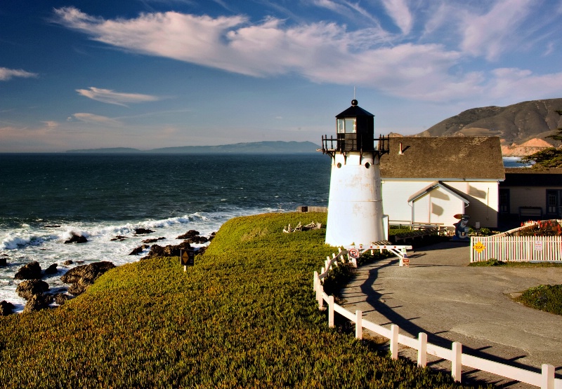 Point Montara Lighthouse - ID: 12668666 © Clyde Smith