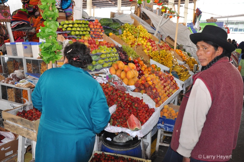 Peru- Marketplace in Cusco - ID: 12727798 © Larry Heyert