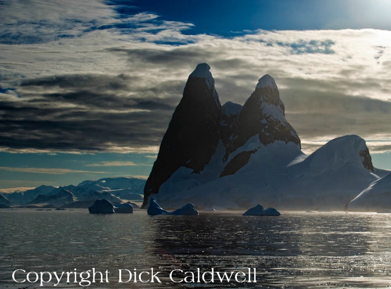 Uma's Peaks, Antarctica - ID: 12742408 © Gloria Matyszyk