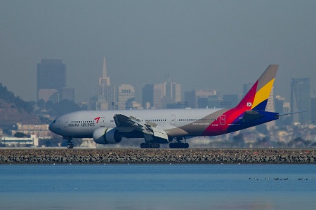 Asiana Boeing 777-200 on Landing Rollout