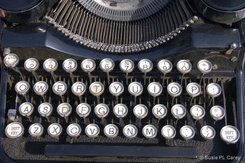 Old typewriter keys - ID: 12769641 © Susie P. Carey