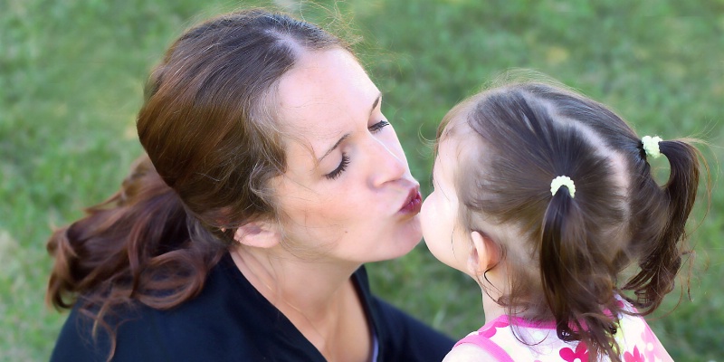 momma kisses