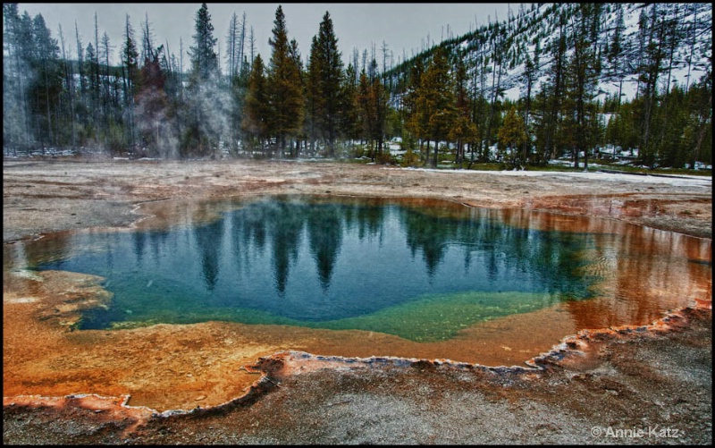 yellowstone hot spring - ID: 12862819 © Annie Katz