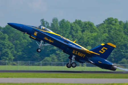 US Navy Blue Angels Lead Solo Takeoff