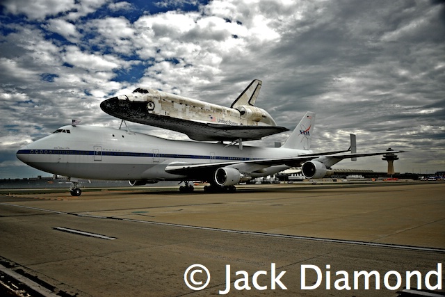 Discovery Lands At Dulles