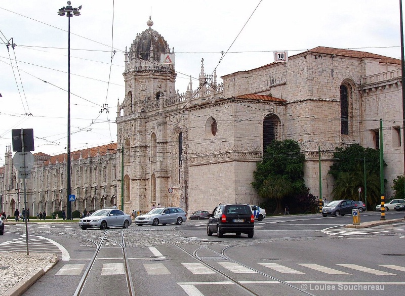 A large intersection in Lisboa
