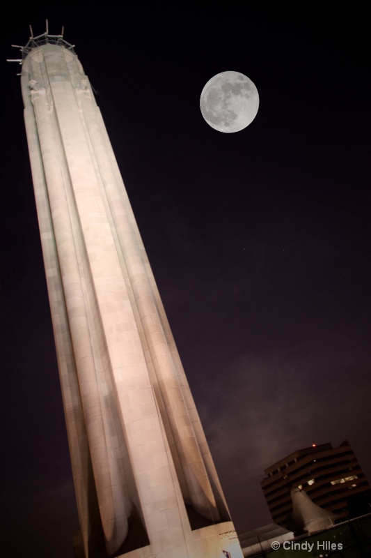 img 5509 liberty memorial moon