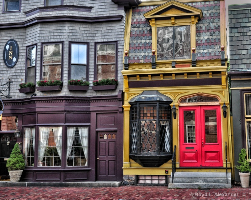 Red Door on Bellevue Avenue