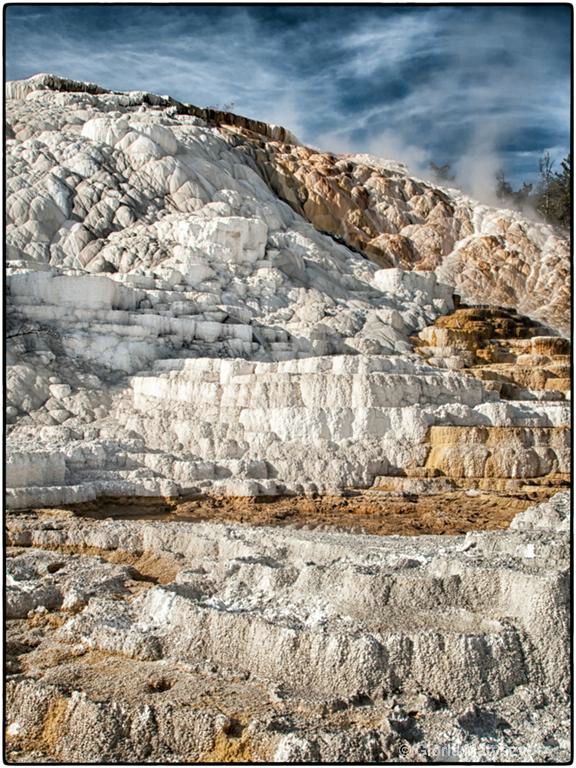 Mammoth Hot Springs, Yellowstone National Park - ID: 12995796 © Gloria Matyszyk