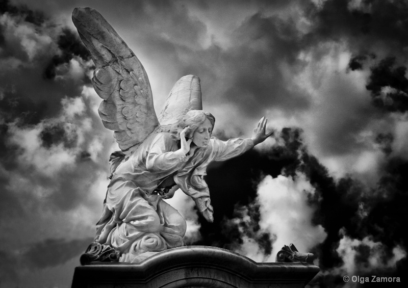 Attending Angel - ID: 13010874 © Olga Zamora