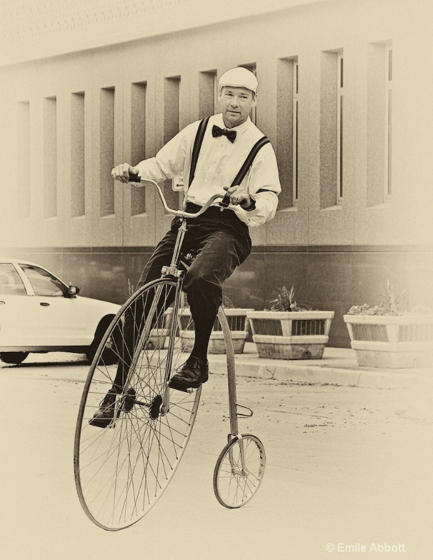 Street Transportation Contrasts - ID: 13027992 © Emile Abbott