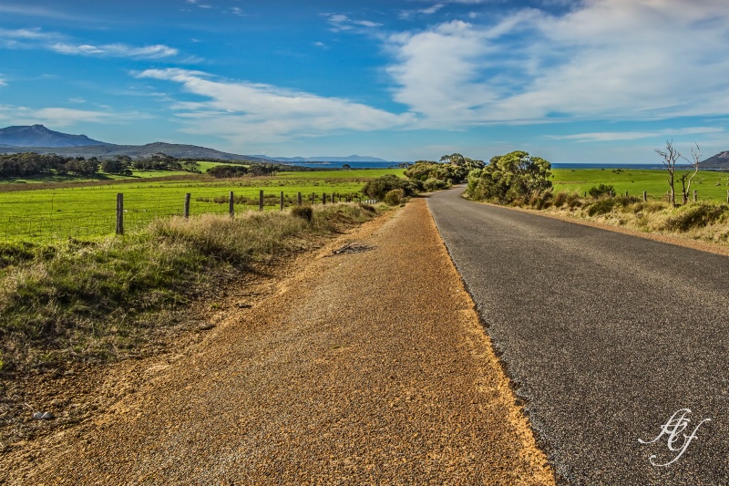 COUNTRY ROAD. Western Australia
