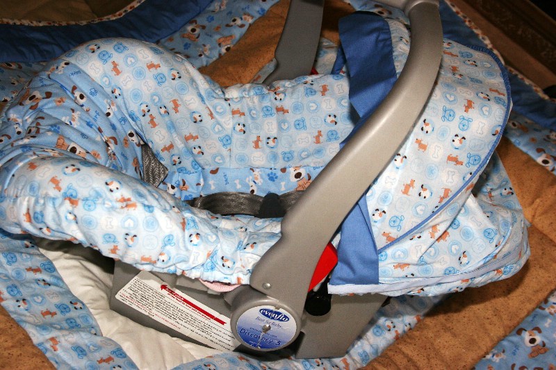baby car seat  09  - ID: 13125534 © Anthony Cerimele