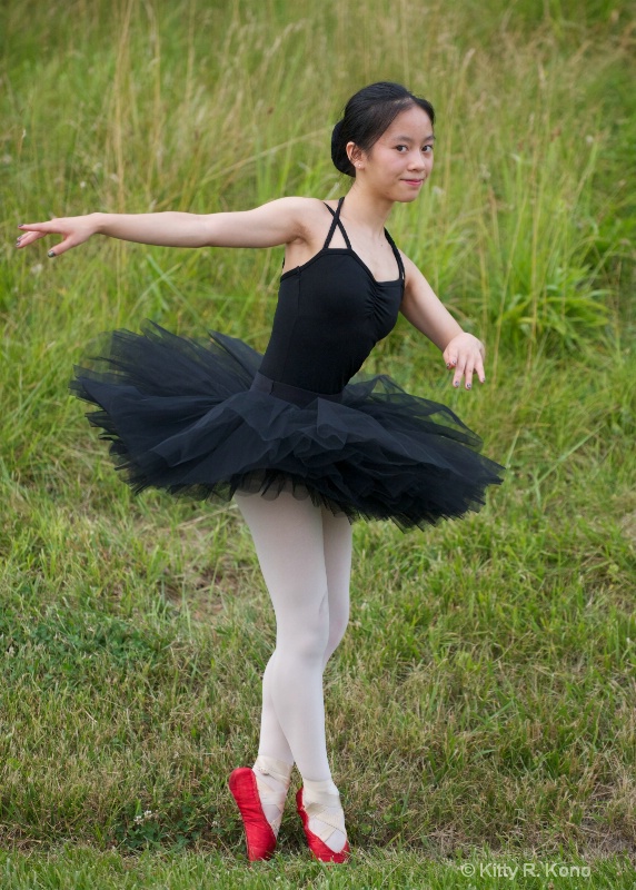 yumiko in tutu and red pointe shoes