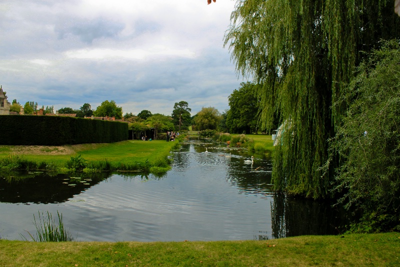 Hever Castle grounds